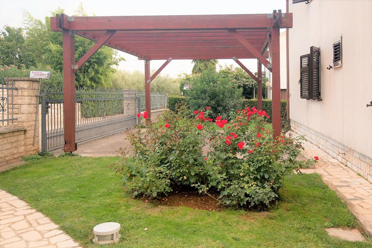 Apartments Sandra Poreč Exterior foto